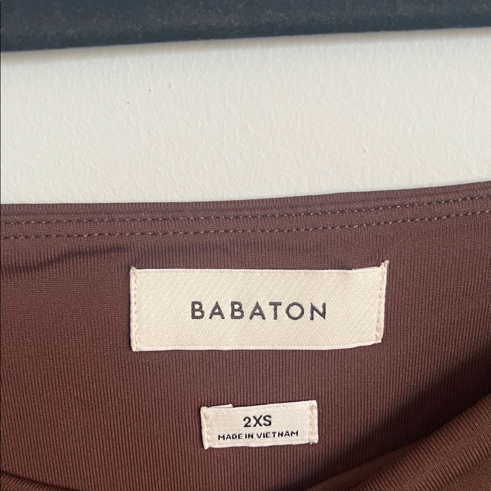 Aritzia Brown Contour Long sleeve Crop Top - Picture 3 of 3
